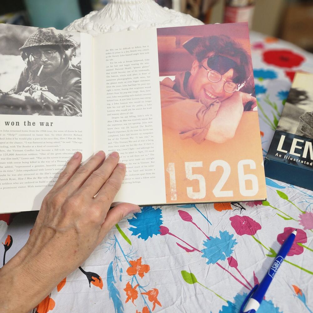 Lennon Legend : An Illustrated Life of John Lennon 2003 w/Slipcase, Inserts, CD - Picture 14 of 16